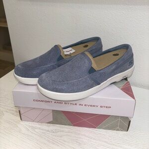 NWT Sketchers On the Go Bliss Sneakers